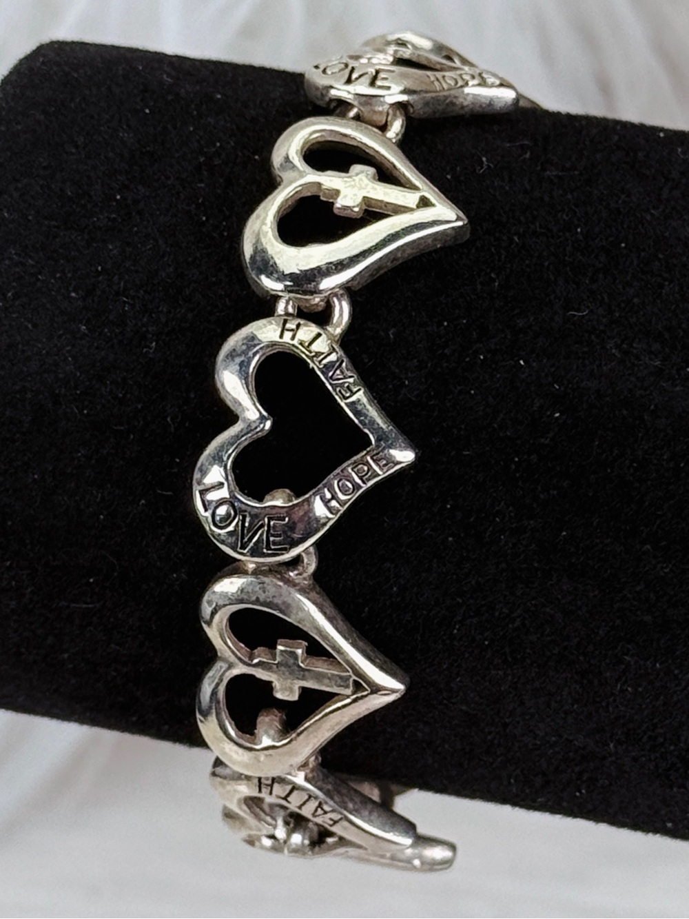 Silvertone Heart Love faith bracelet, magnetic closure